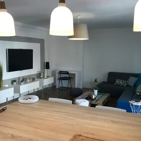 Apartman Bright Near Center And Beaches